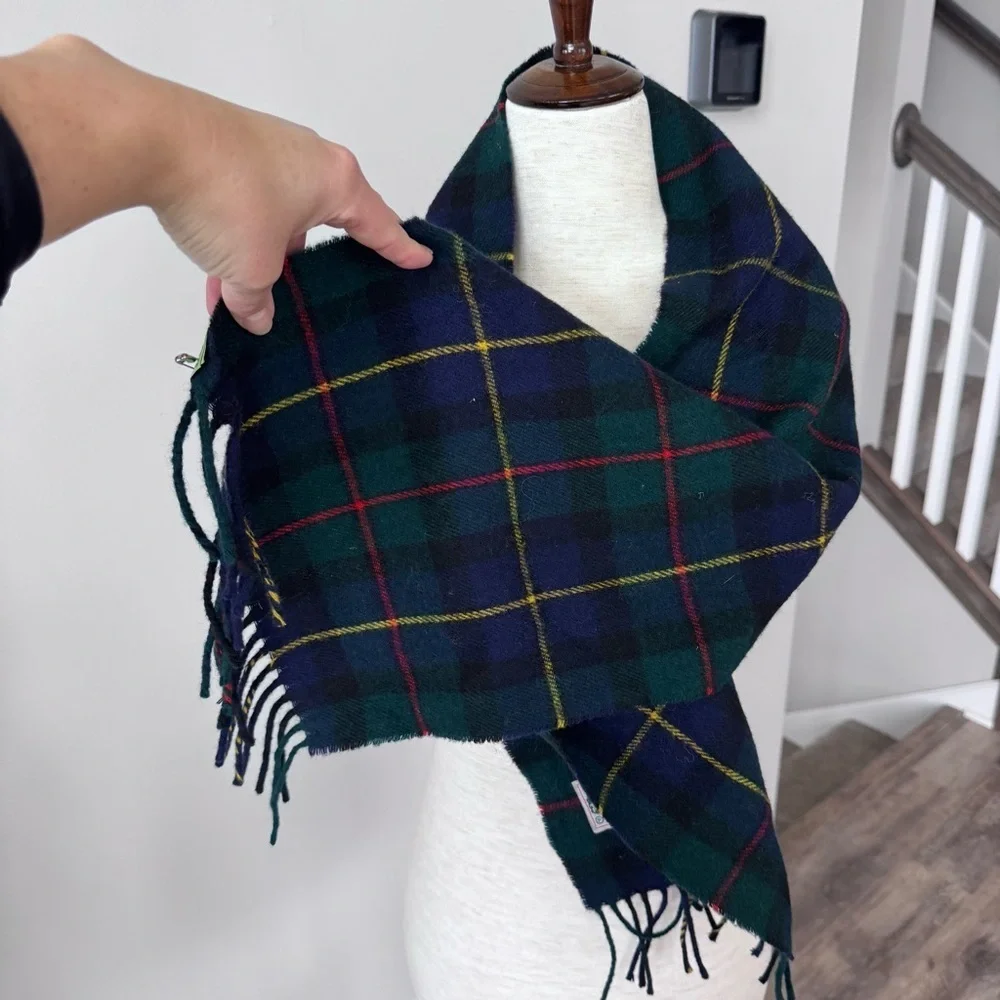 Vintage! Highland Home Industries Scarf - 100% LAMBSWOOL - Made in Scotland